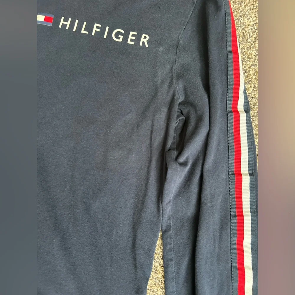Tommy Hilfiger Men’s Long Sleeve T-Shirt Size Medium - Picture 3 of 7